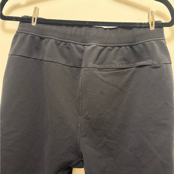 Lululemon x Barry’s Gym NYC Collab Men’s Black Shorts - Picture 4 of 6